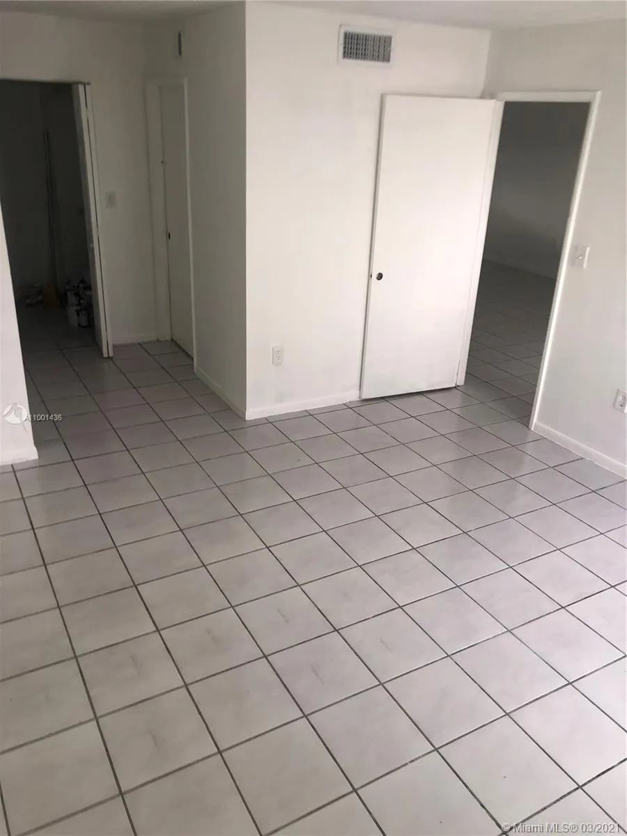250 W Park Dr # 5, Miami FL 33172