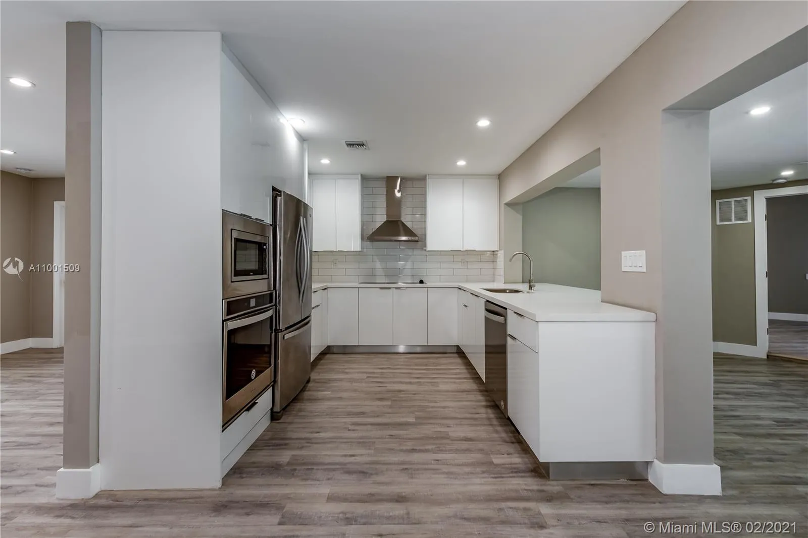 2701 NE 52nd St, Lighthouse Point FL 33064