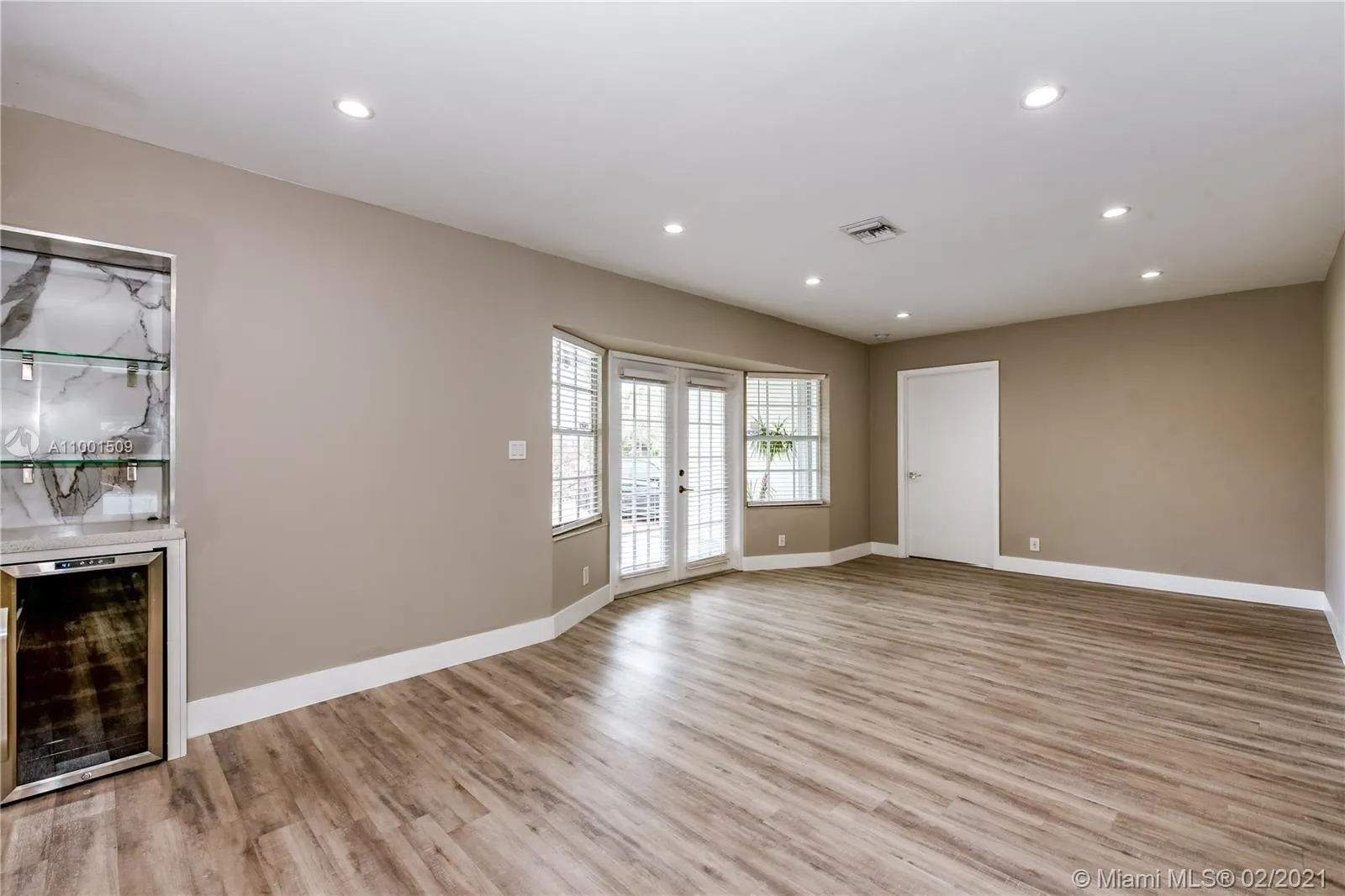 2701 NE 52nd St, Lighthouse Point FL 33064