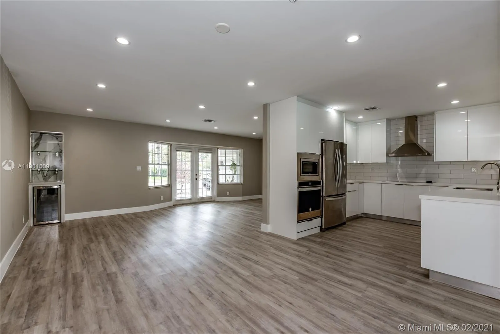 2701 NE 52nd St, Lighthouse Point FL 33064