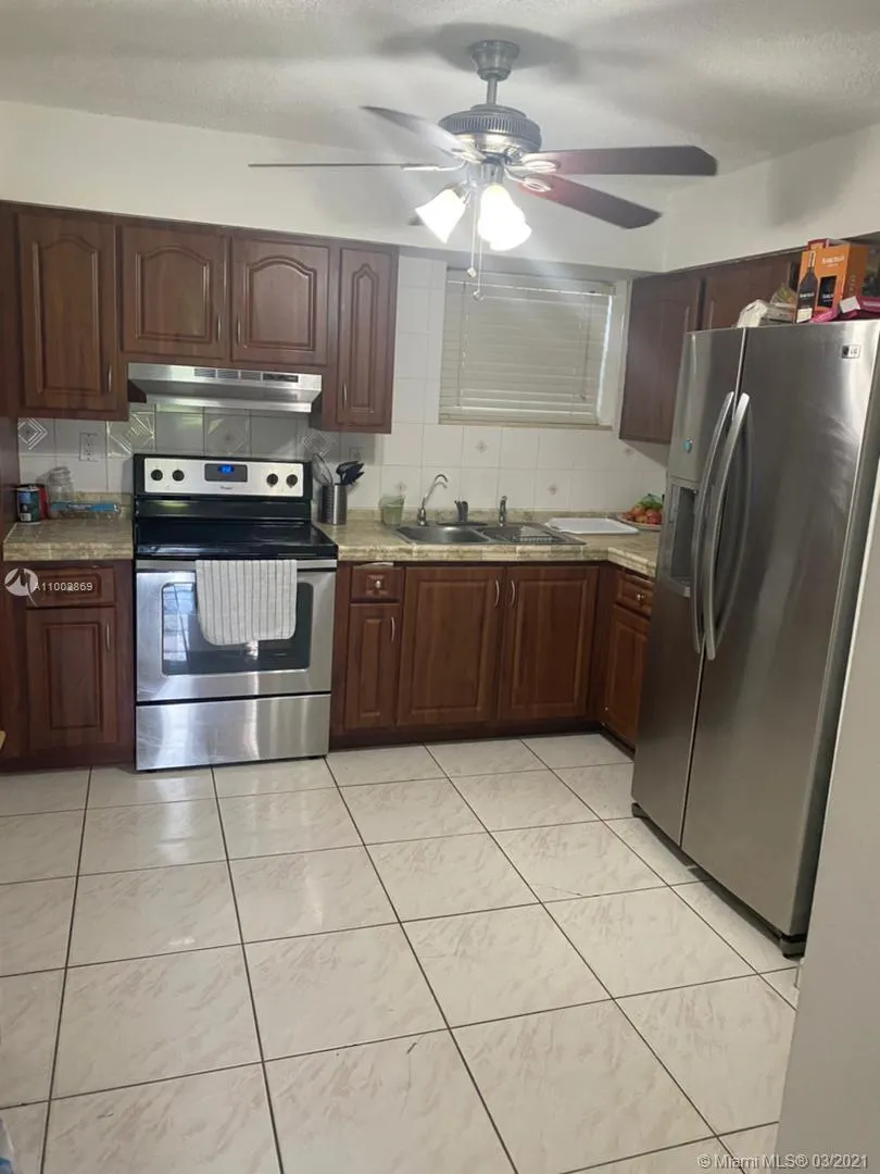 1800 SW 25th St # 2305, Miami FL 33133