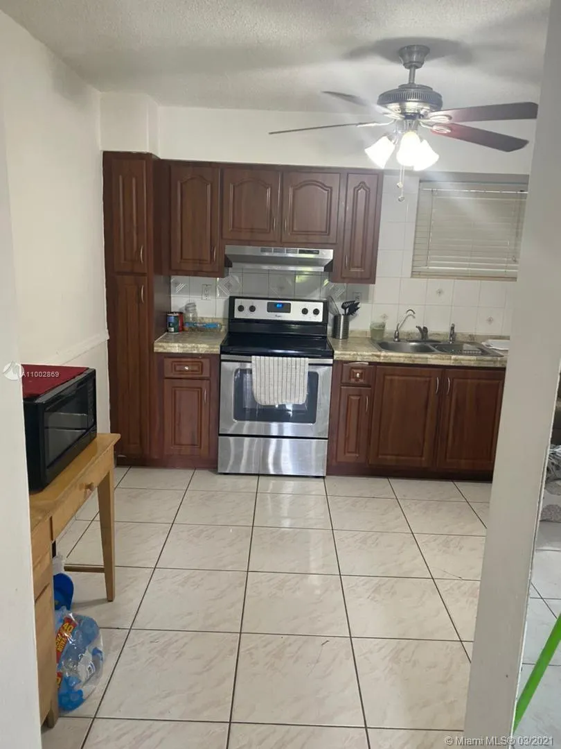 1800 SW 25th St # 2305, Miami FL 33133