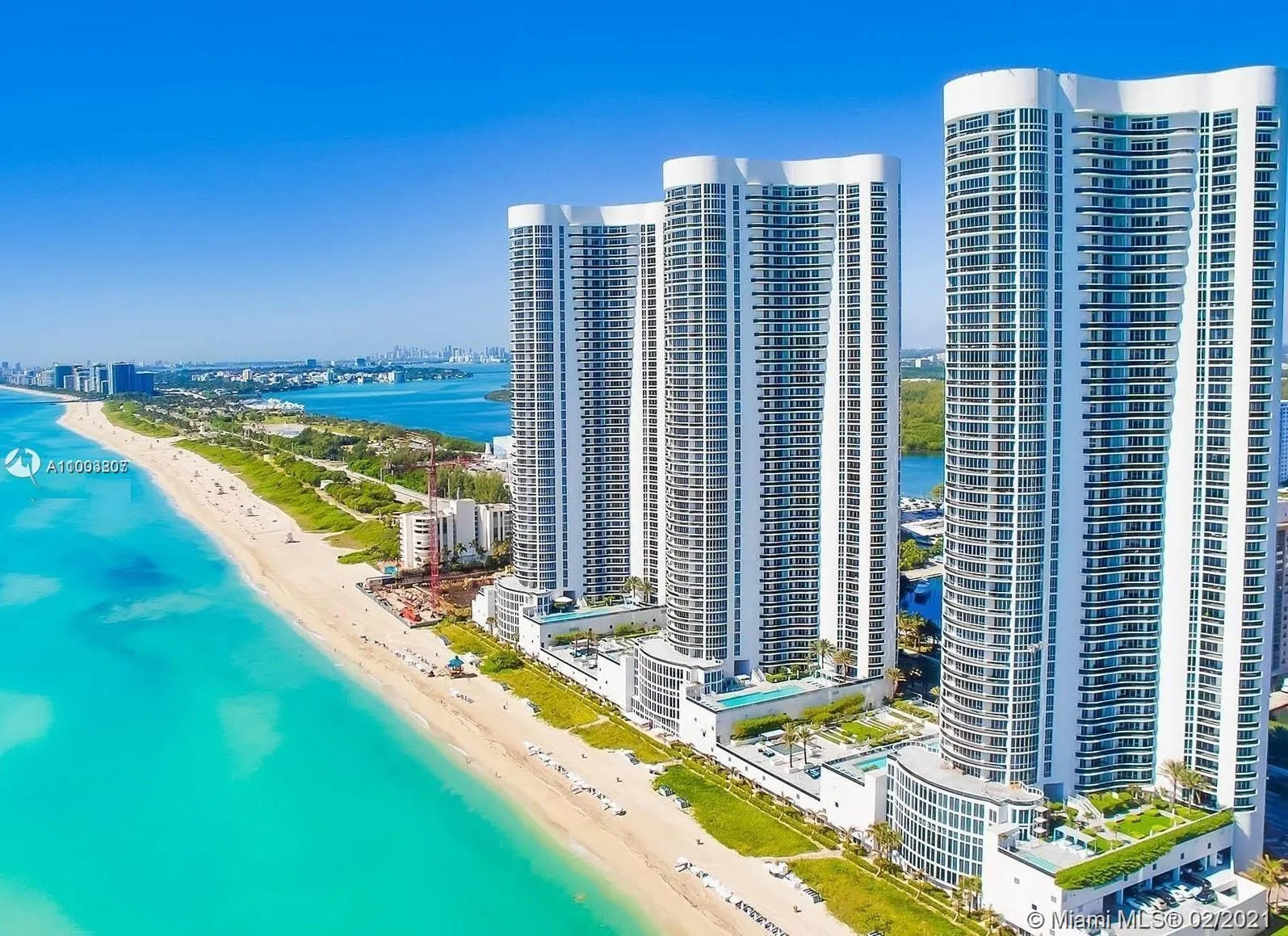 3 bedroom 3 bath for sale at 15811 Collins Ave # 2107, Sunny Isles Beach FL 33160