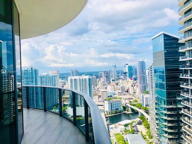 45 SW 9th St # 4601, Miami FL 33130