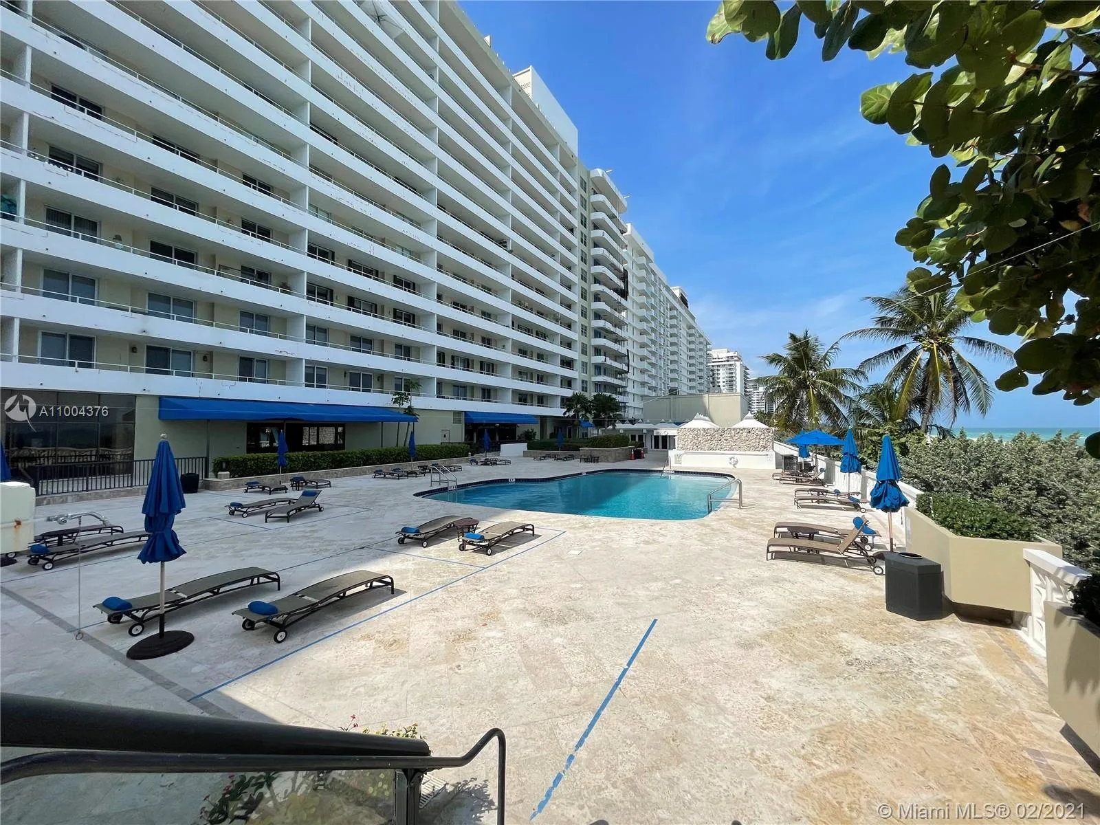 2 bedroom 2 bath for rent at 5555 Collins Ave # 10B, Miami Beach FL 33140