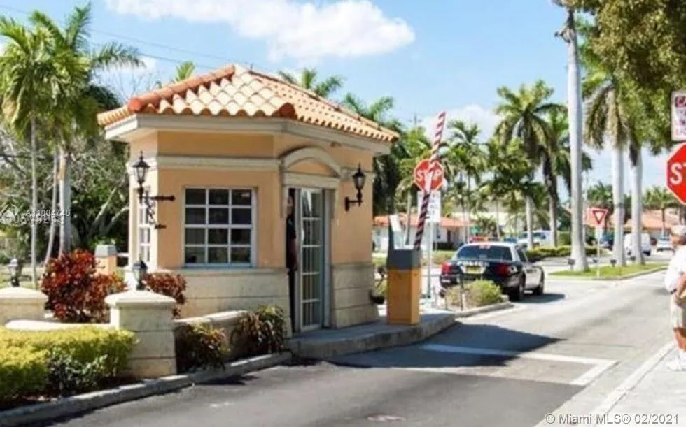 3660 NE 166th St # 304, North Miami Beach FL 33160