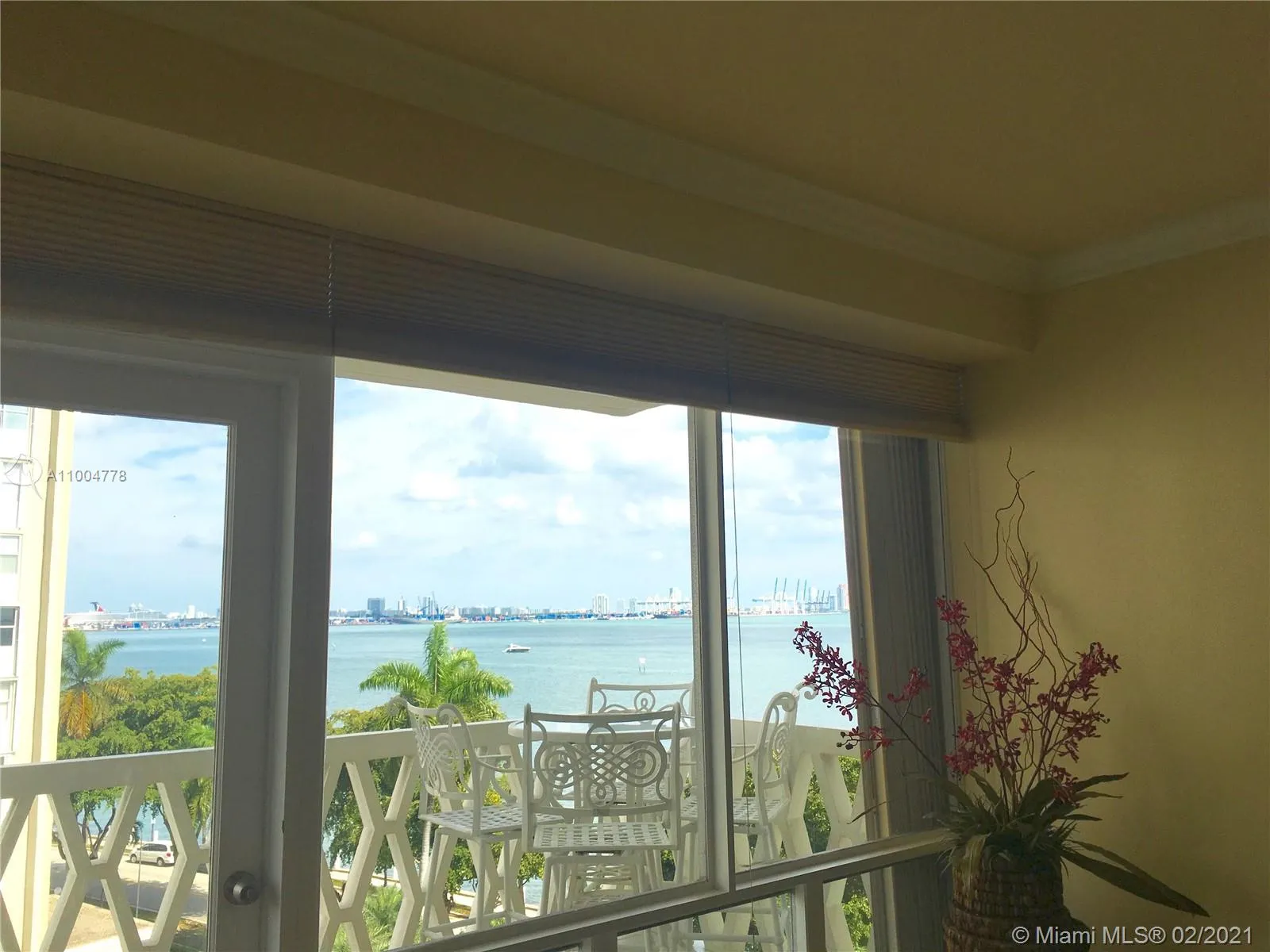 1430 Brickell Bay Dr # 703, Miami FL 33131