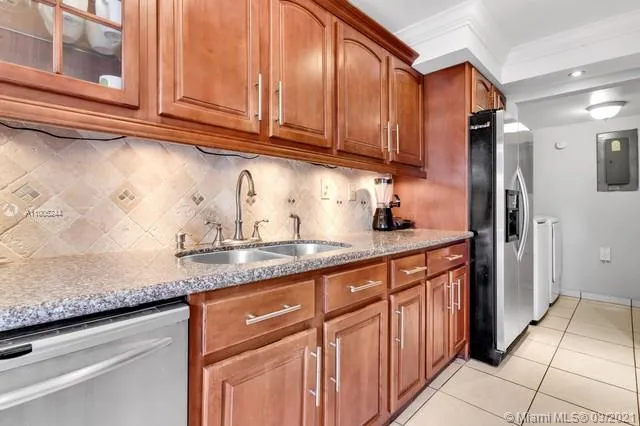 8408 NW 8th St # 8408, Miami FL 33126