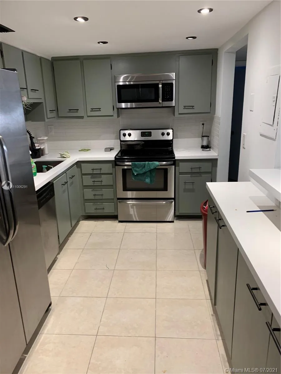 20850 San Simeon Way # 5, Miami FL 33179