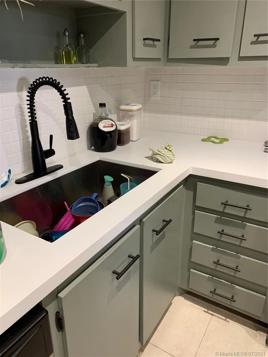 20850 San Simeon Way # 5, Miami FL 33179