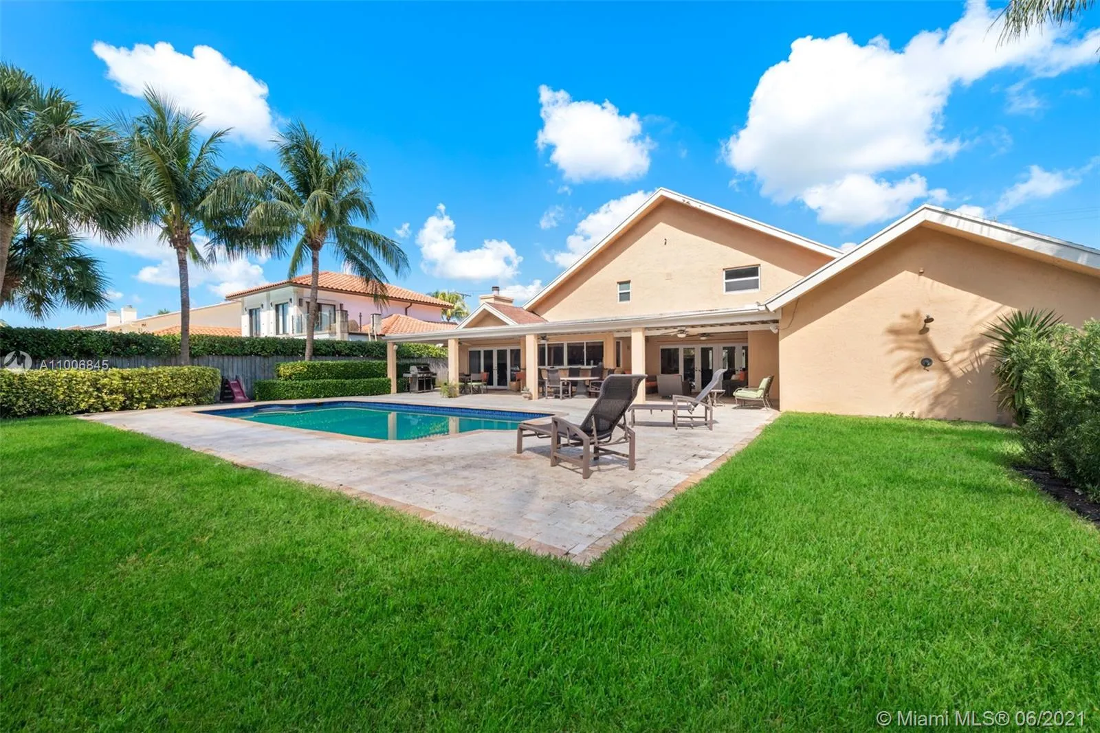 413 Holiday Dr, Hallandale Beach FL 33009