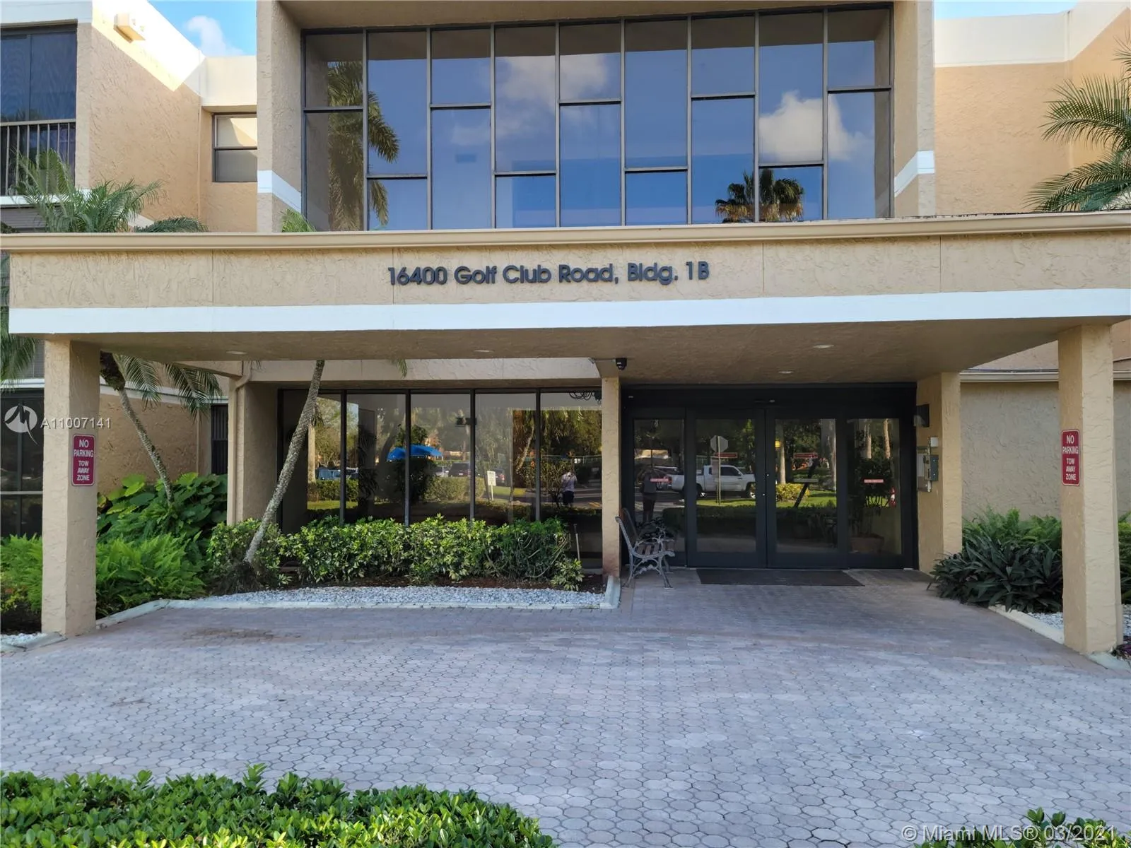 2 bedroom 2 bath for rent at 16400 Golf Club Rd # 213, Weston FL 33326