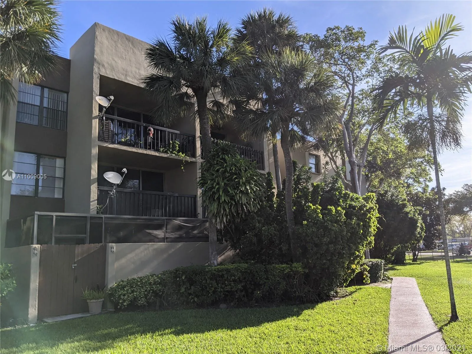 1 bedroom 1 bath for sale at 10835 SW 112th Ave # 314, Miami FL 33176
