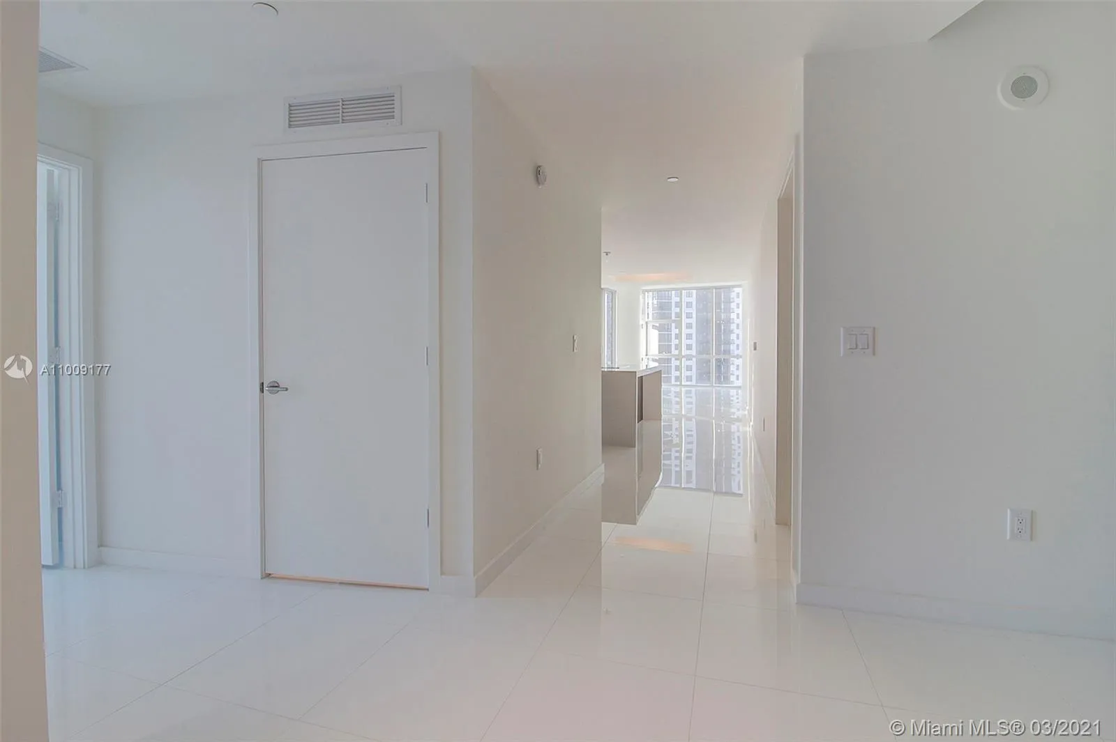 851 NE 1st Ave # 1411, Miami FL 33132