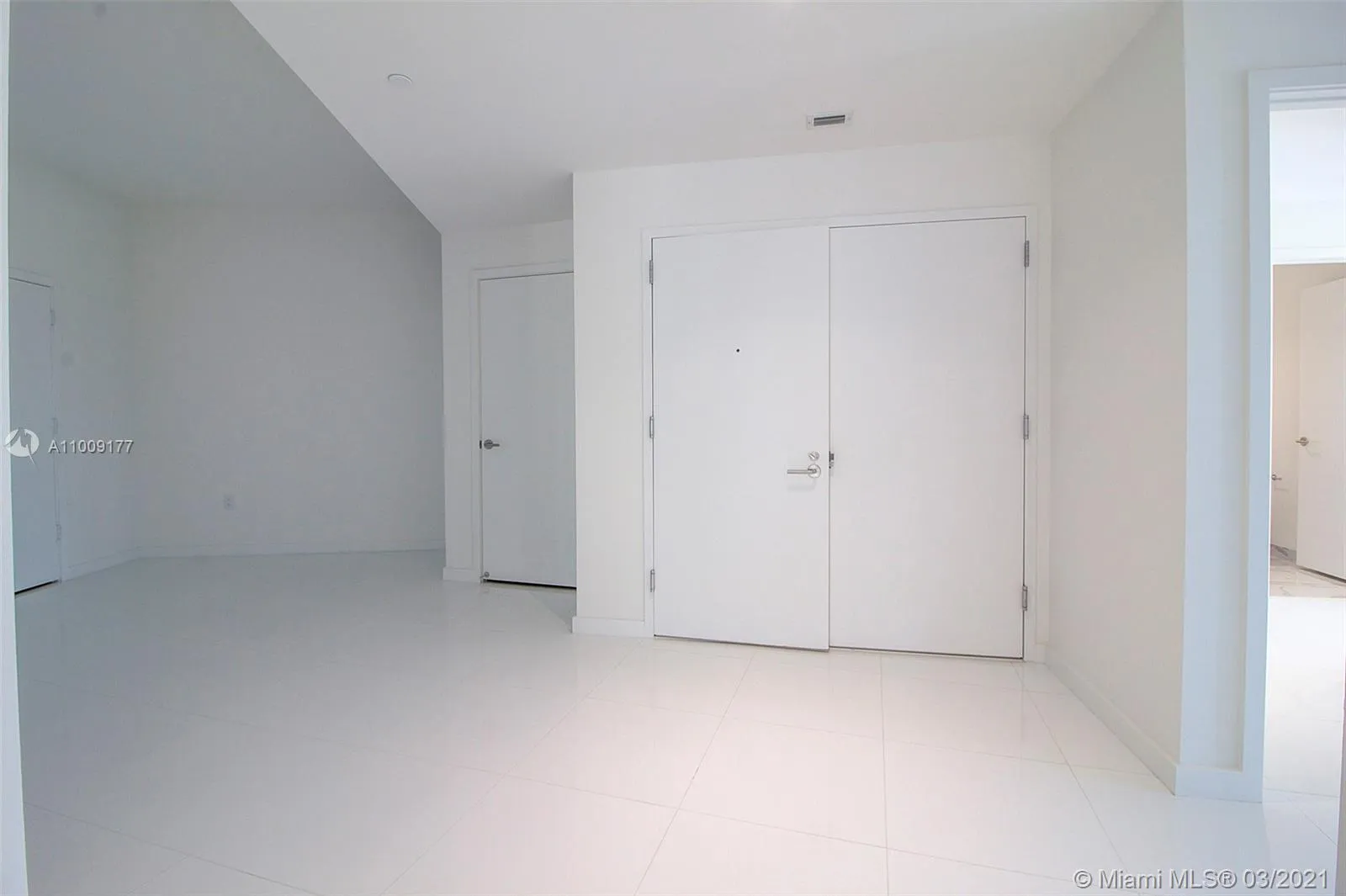 851 NE 1st Ave # 1411, Miami FL 33132