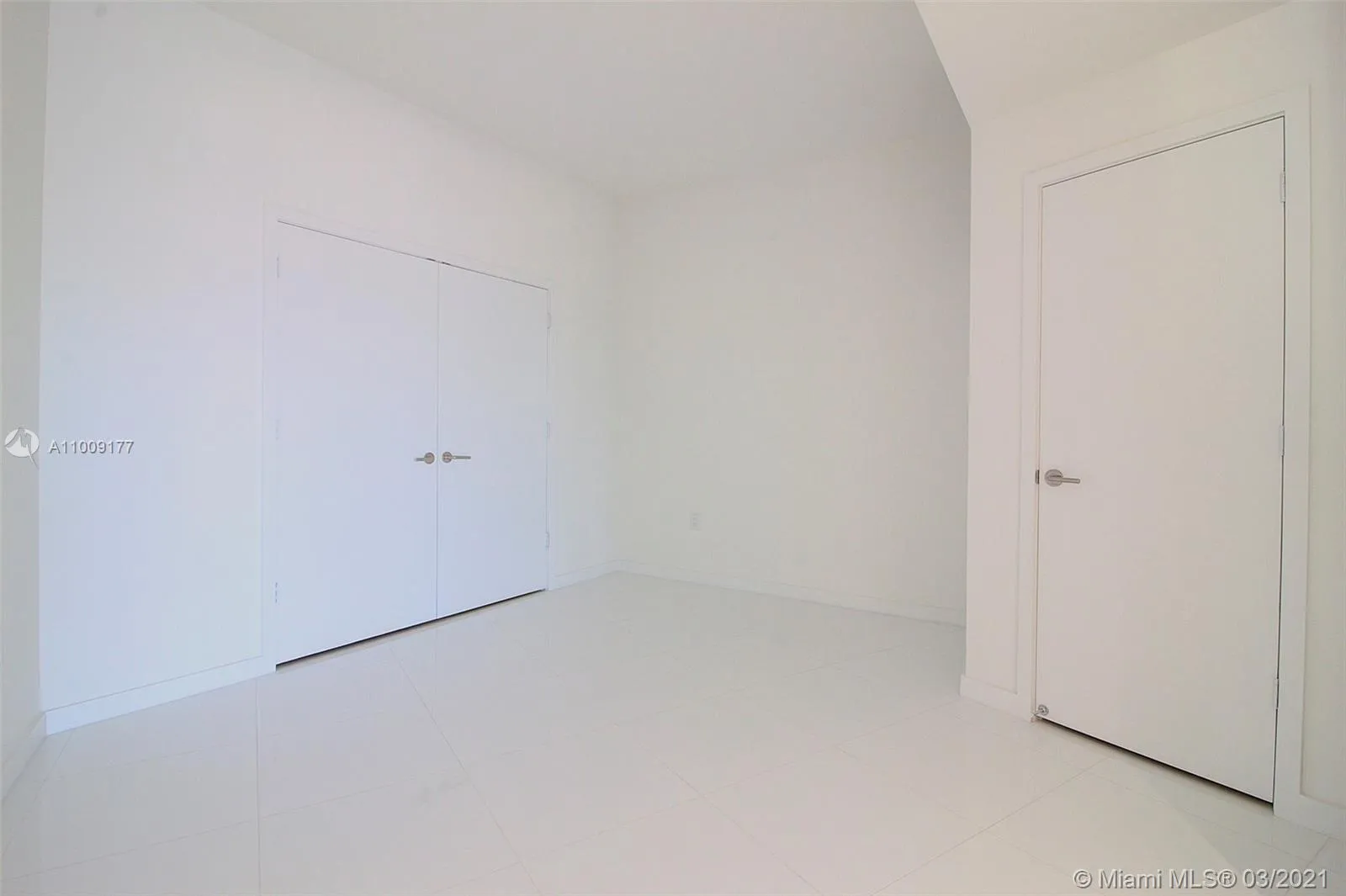 851 NE 1st Ave # 1411, Miami FL 33132