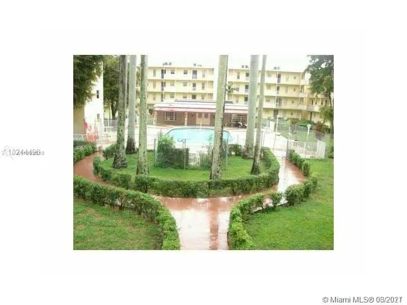 2800 NW 56th Ave # H207, Lauderhill FL 33313
