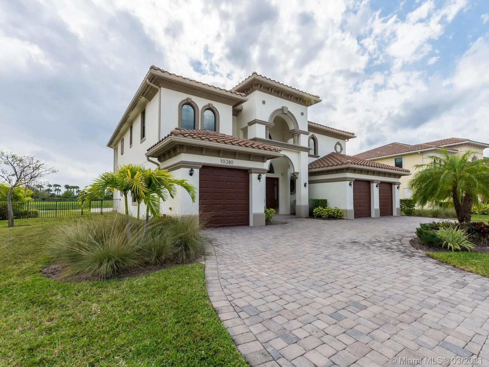 5 bedroom 5 bath for sale at 10380 S Barnsley Dr, Parkland FL 33076