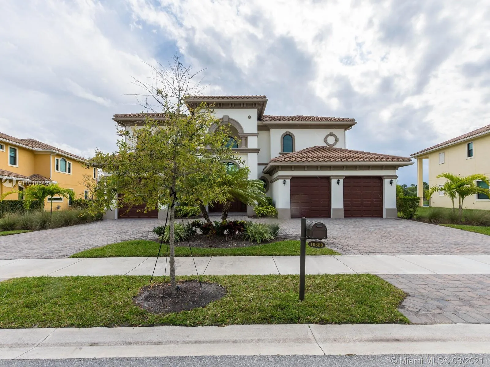 10380 S Barnsley Dr, Parkland FL 33076