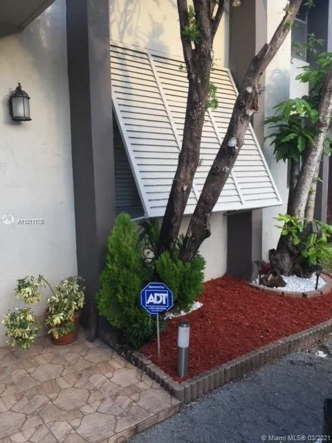 14333 Memorial Hwy # 9k, Miami FL 33161