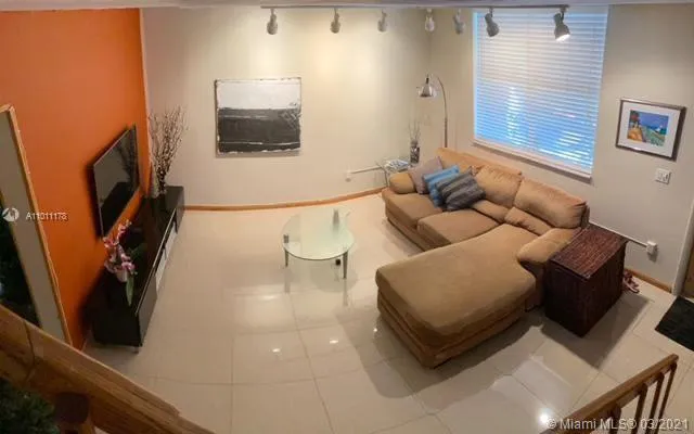 14333 Memorial Hwy # 9k, Miami FL 33161