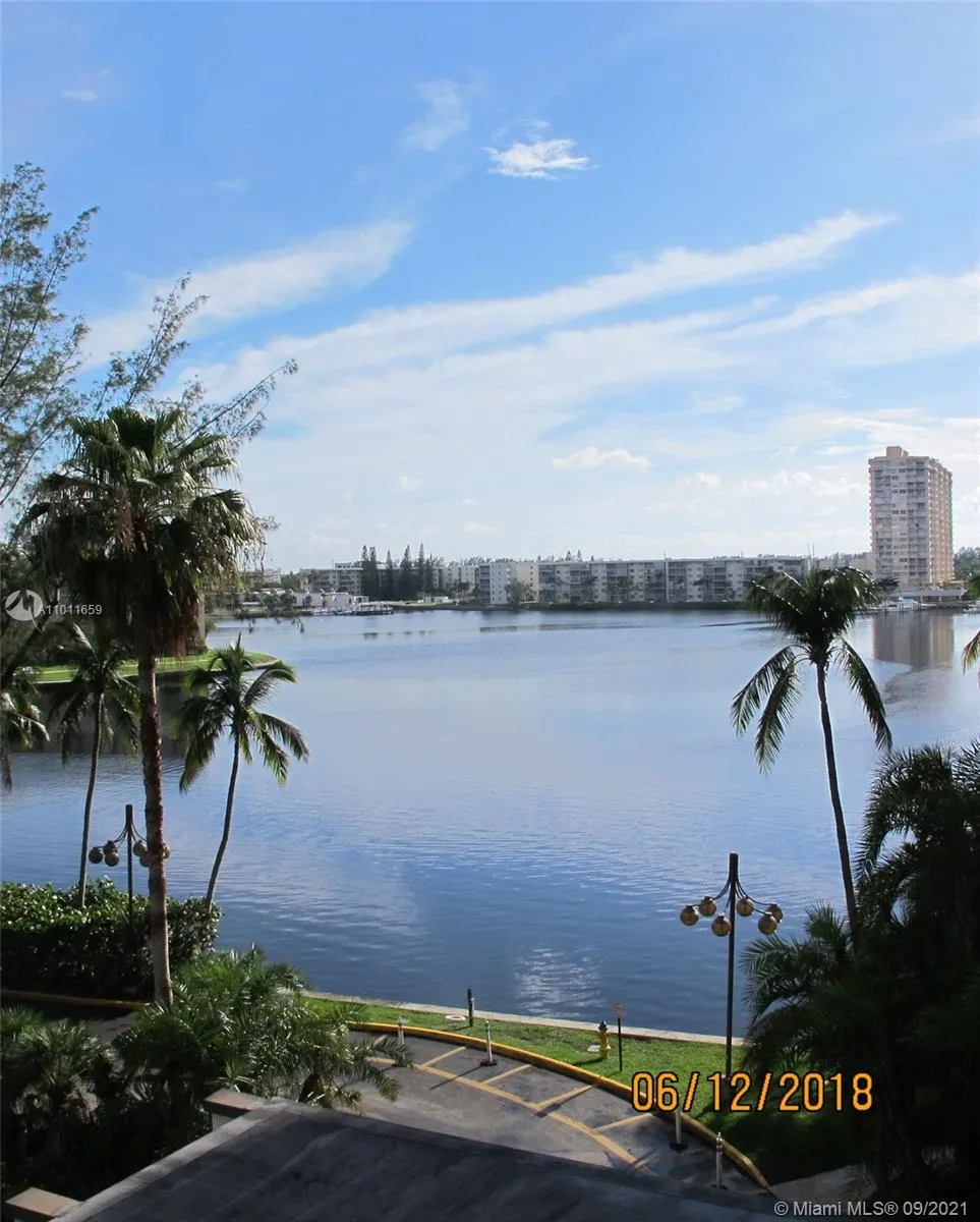 1 bedroom 1 bath for sale at 18151 NE 31st Ct # 505, Aventura FL 33160