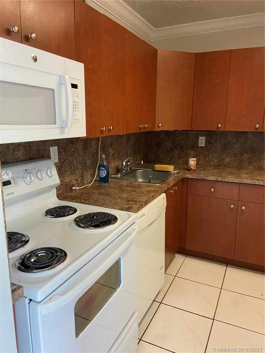 9440 Fontainebleau Blvd # 301, Miami FL 33172