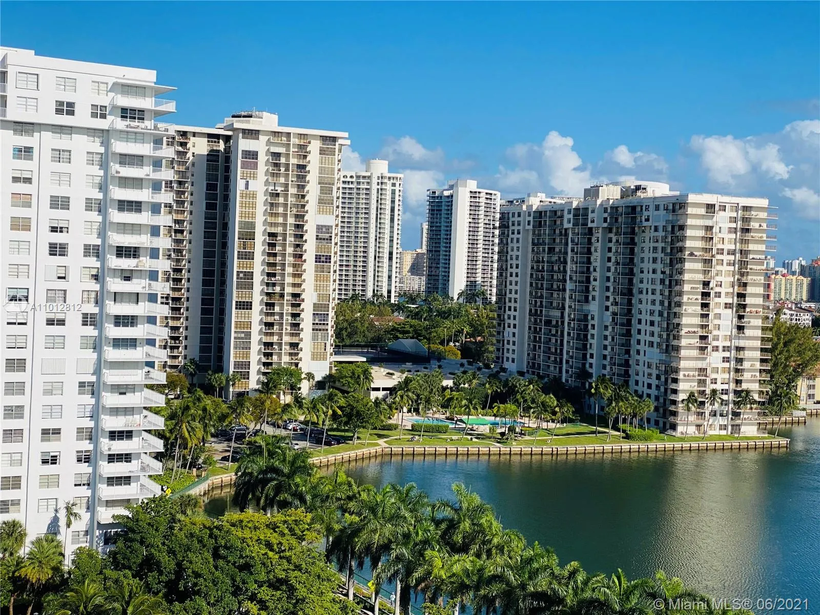 1 bedroom 1 bath for sale at 2801 NE 183rd St # 1510W, Aventura FL 33160