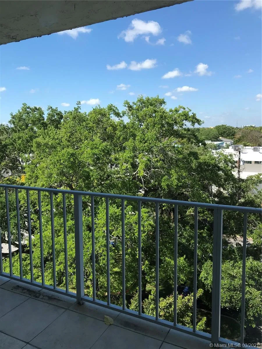 1 bedroom 1 bath for sale at 650 NE 64th St # G508, Miami FL 33138