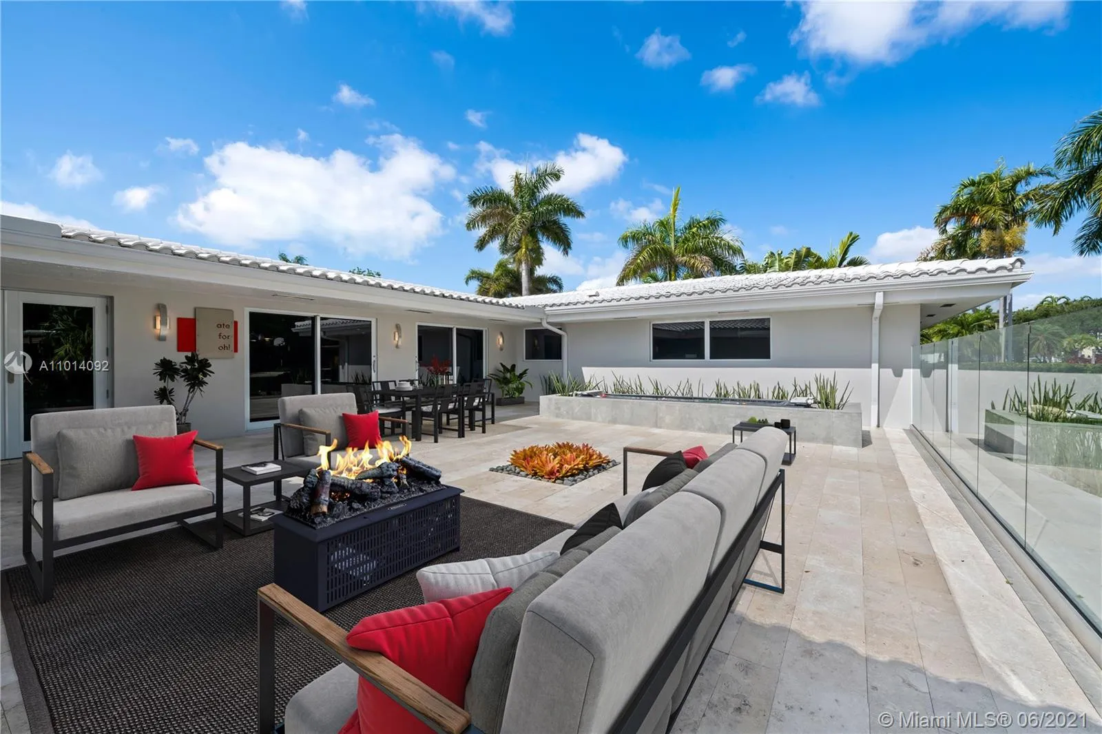 840 S Southlake Dr, Hollywood FL 33019