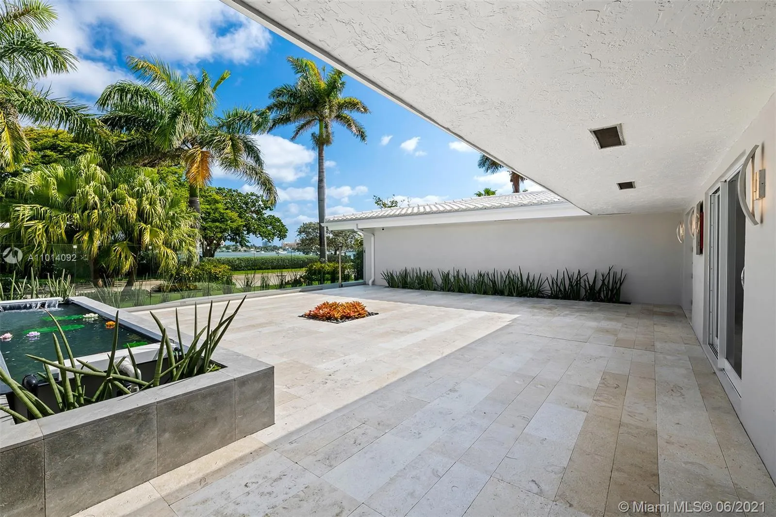 840 S Southlake Dr, Hollywood FL 33019