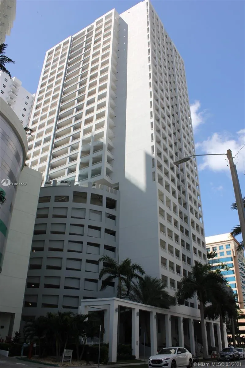 170 SE 14th St, Miami FL 33131