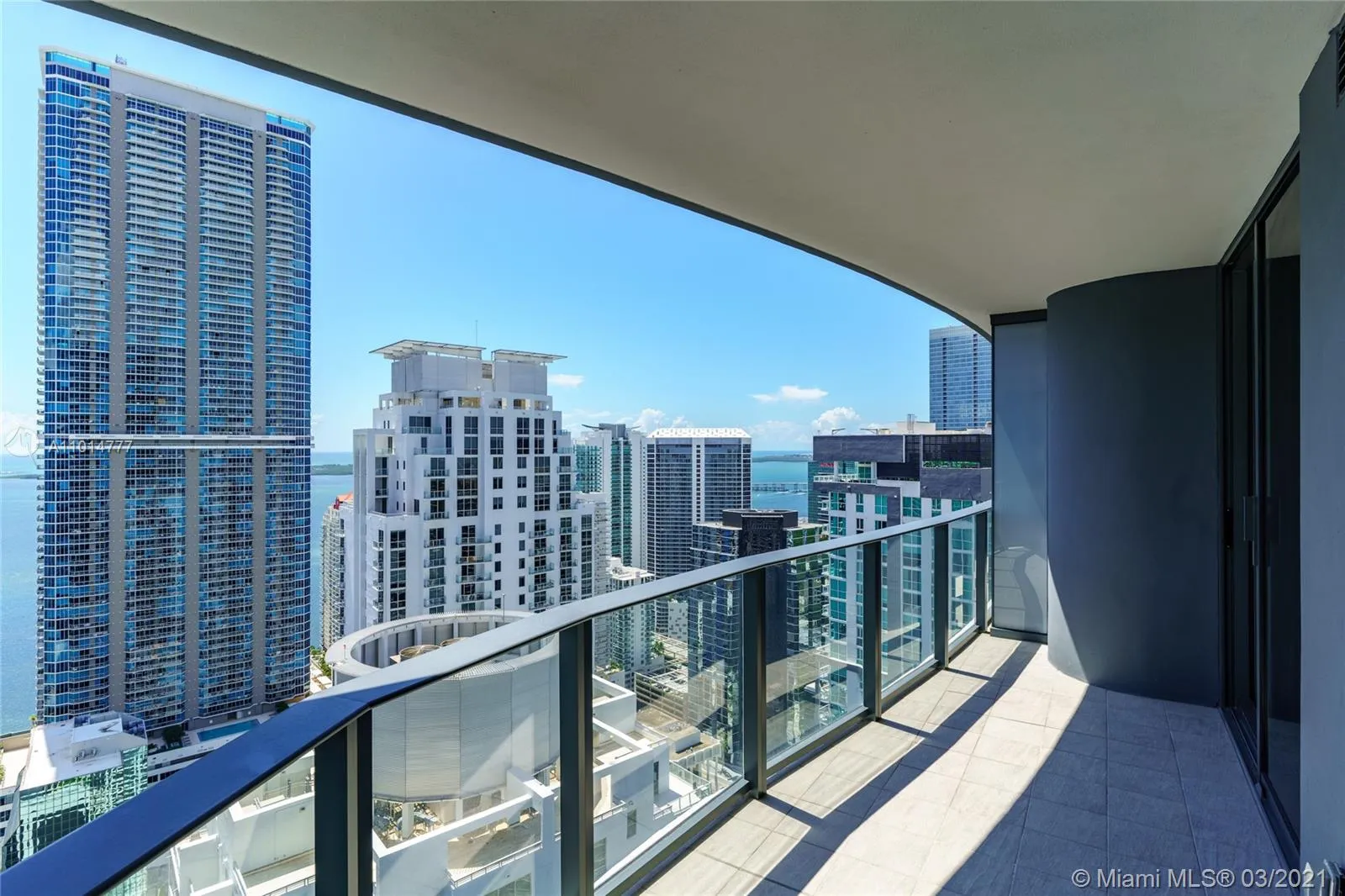 1 bedroom 1 bath for sale at 1000 Brickell Plz # 4703, Miami FL 33131