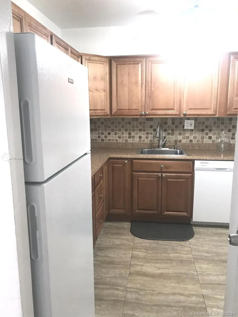 1 bedroom 1 bath for sale at 1170 NE 191st St # 24, Miami FL 33179