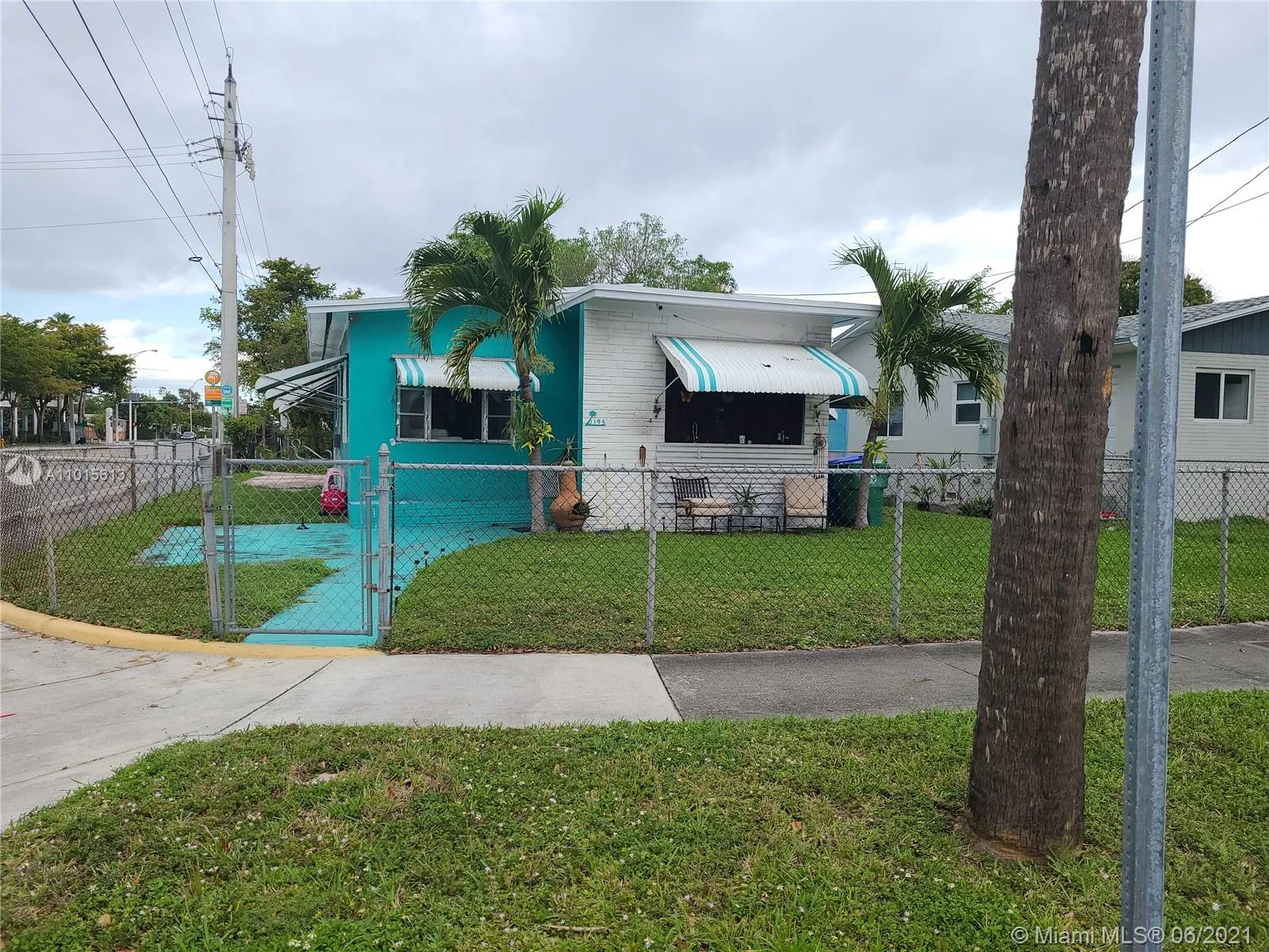 1195 NW 48th St, Miami FL 33127