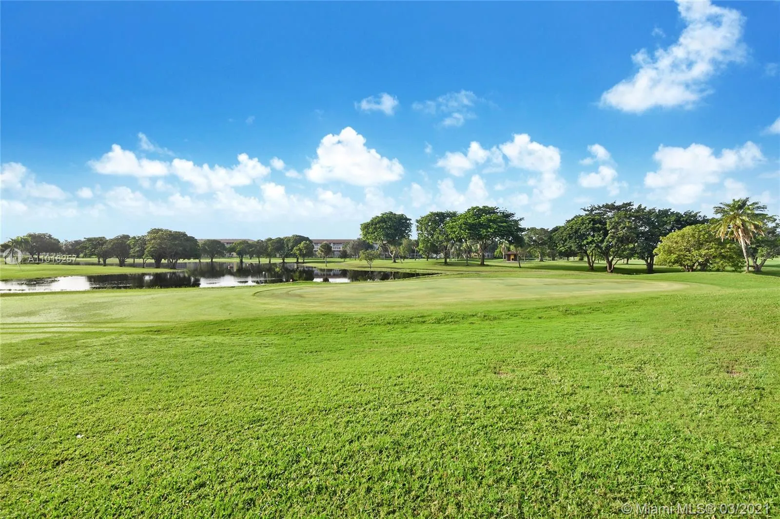 1 bedroom 1 bath for sale at 101 SW 132nd Way # 310J, Pembroke Pines FL 33027