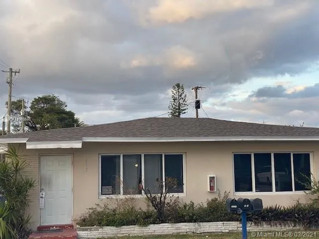 for sale at 413 SE 23rd St, Fort Lauderdale FL 33316