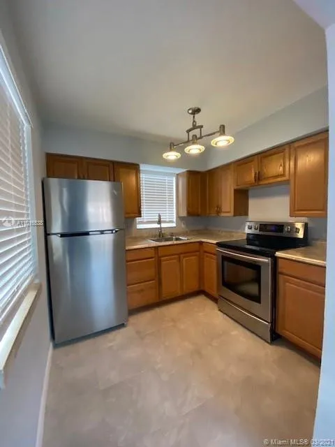 413 SE 23rd St, Fort Lauderdale FL 33316