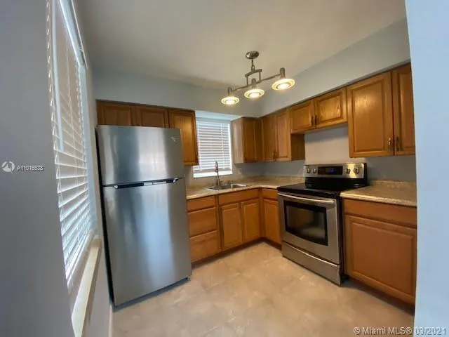 413 SE 23rd St, Fort Lauderdale FL 33316