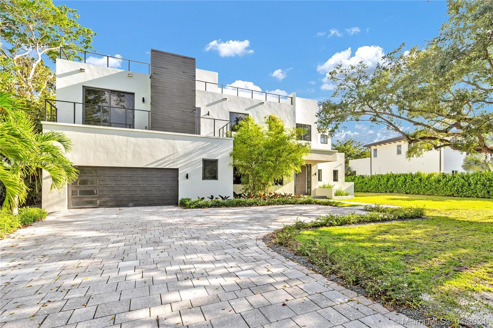 7 bedroom 7 bath for sale at 4860 SW 76th St, Miami FL 33143