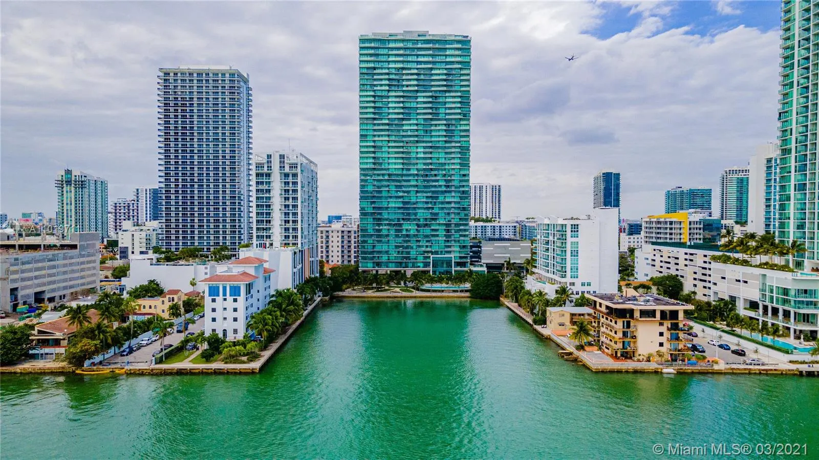 2 bedroom 2 bath for sale at 460 NE 28th St # 3201, Miami FL 33137