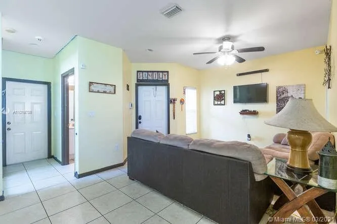 1888 SE 14th St, Homestead FL 33035