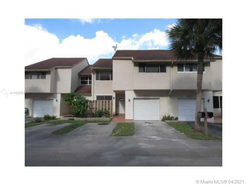 4 bedroom 2 bath for sale at 8220 NW 8th St # 5, Plantation FL 33324