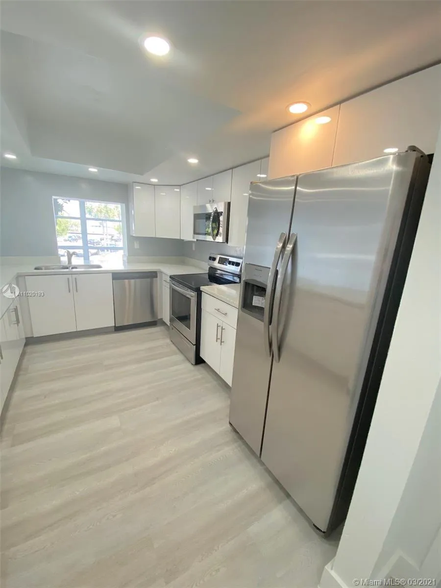 1000 Parkview Dr # 202, Hallandale Beach FL 33009