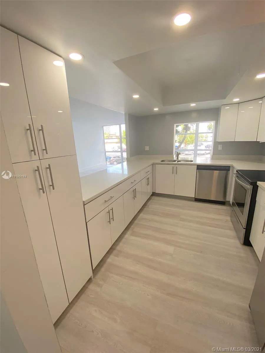1000 Parkview Dr # 202, Hallandale Beach FL 33009