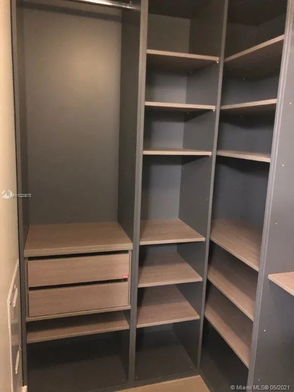 16385 Biscayne Blvd # 519, North Miami Beach FL 33160