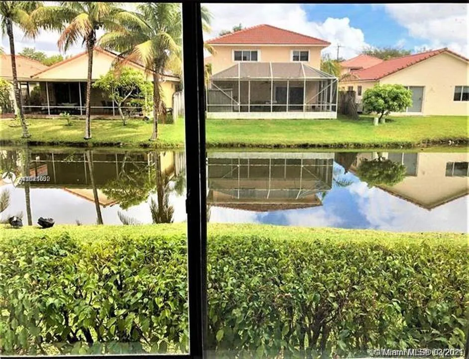 342 Lakeview Dr # 102, Weston FL 33326