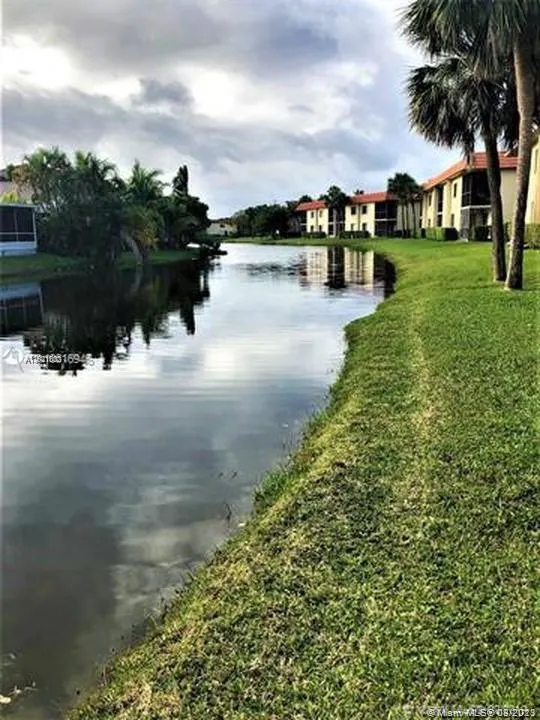 342 Lakeview Dr # 102, Weston FL 33326