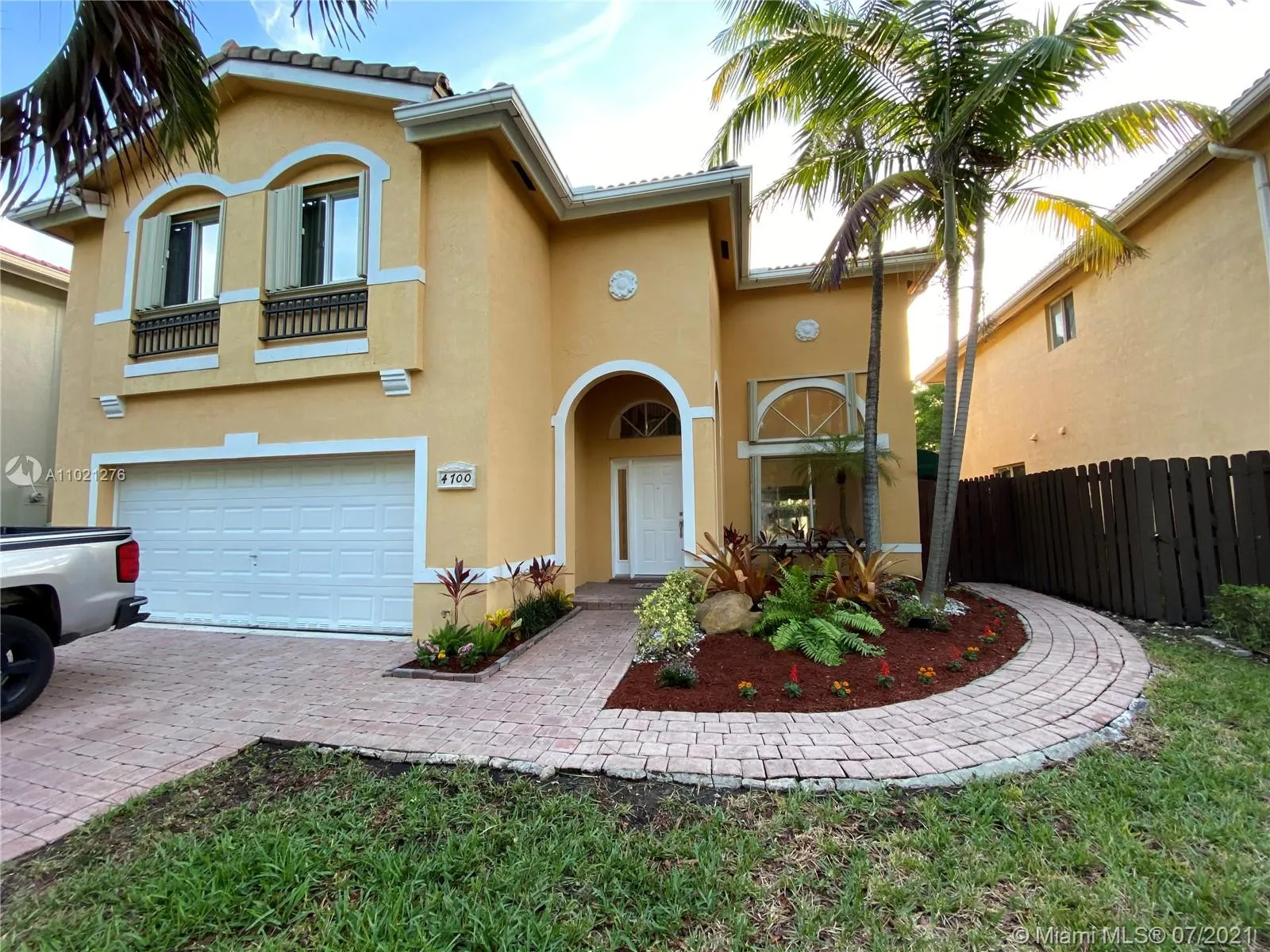 5 bedroom 3 bath for sale at 4700 NW 111th Ct, Doral FL 33178