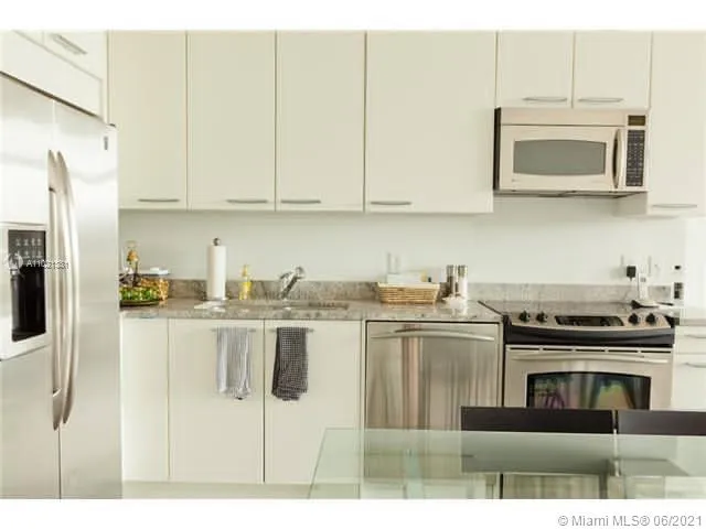 2001 Meridian Ave # 418, Miami Beach FL 33139